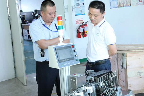 廣州全自動點膠機供應(yīng)商