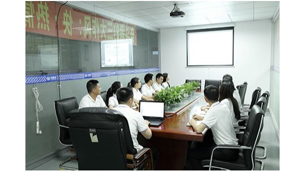 桌面式自動點膠機(jī)