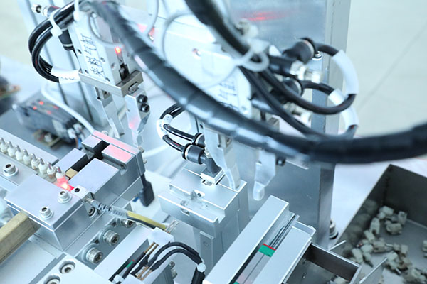 東莞精密點(diǎn)膠機(jī)