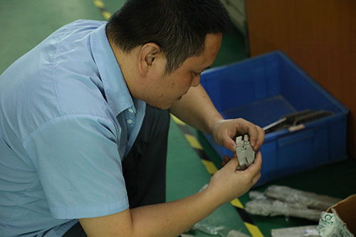 全自動(dòng)點(diǎn)膠機(jī)供應(yīng)商價(jià)格