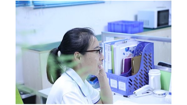 東莞自動(dòng)點(diǎn)膠機(jī)