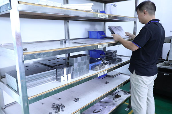 多角度自動(dòng)點(diǎn)膠機(jī)質(zhì)檢