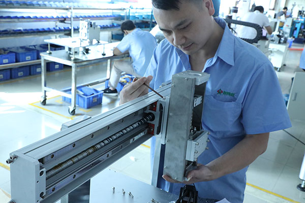 全自動點膠機在PCB板上的點膠應用