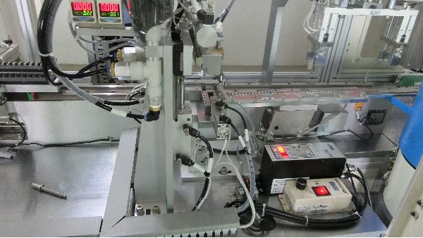 自動點(diǎn)膠機(jī)