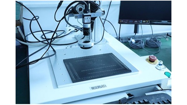 東莞精密點(diǎn)膠機(jī)