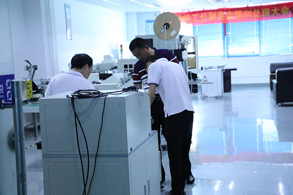 深圳自動點(diǎn)膠機(jī)廠家客戶