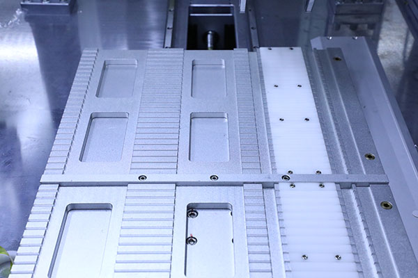 青島自動點(diǎn)膠機(jī)廠家