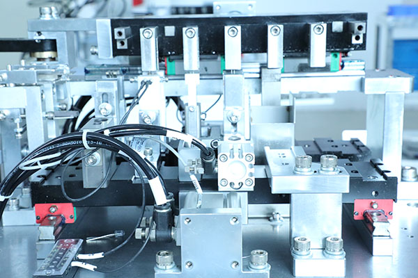 青島自動點(diǎn)膠機(jī)廠家